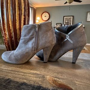 Grey suede heeled ankle boots in size 6